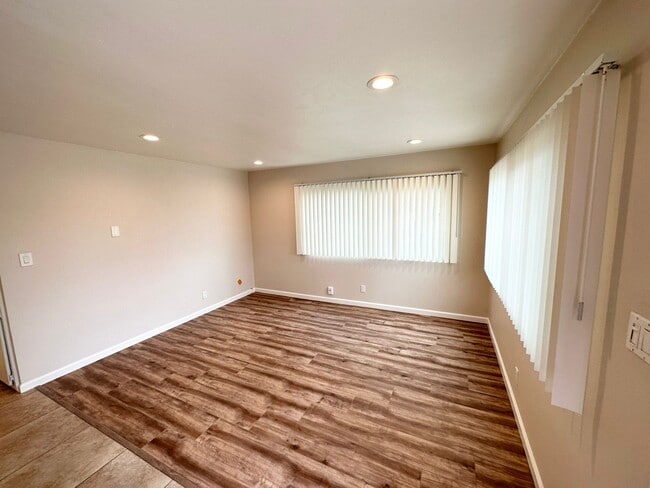 Building Photo - 9906 Buena Vista Dr