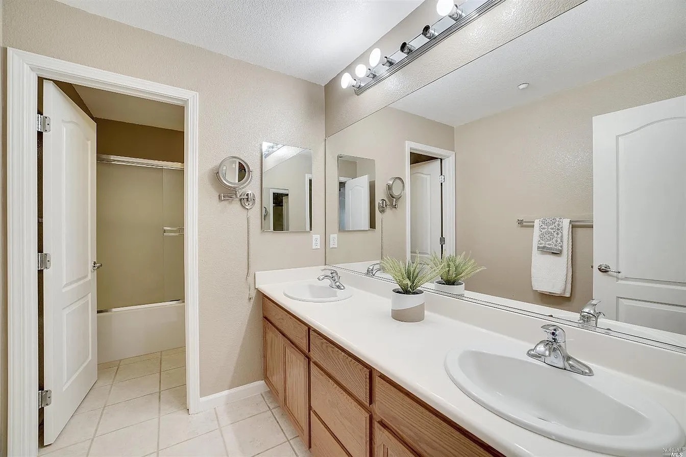 Building Photo - 332 Ring Neck St