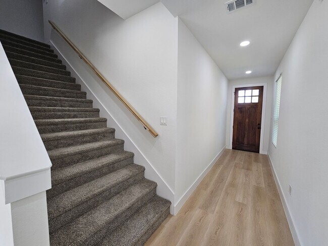 Building Photo - Available now ready for immediate move in ...