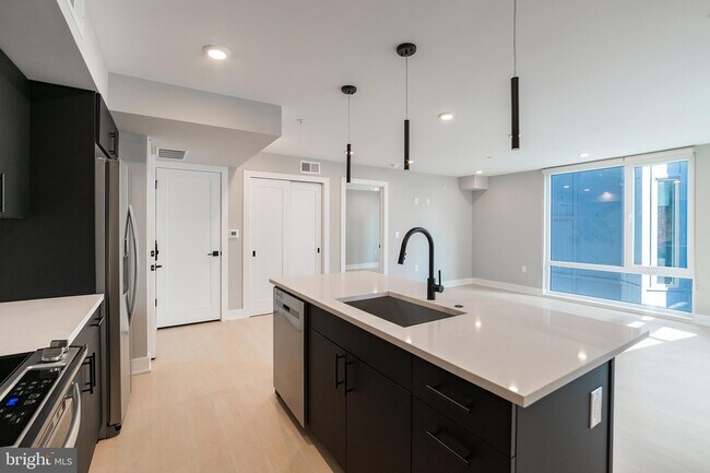 Building Photo - 6604 Ridge Ave