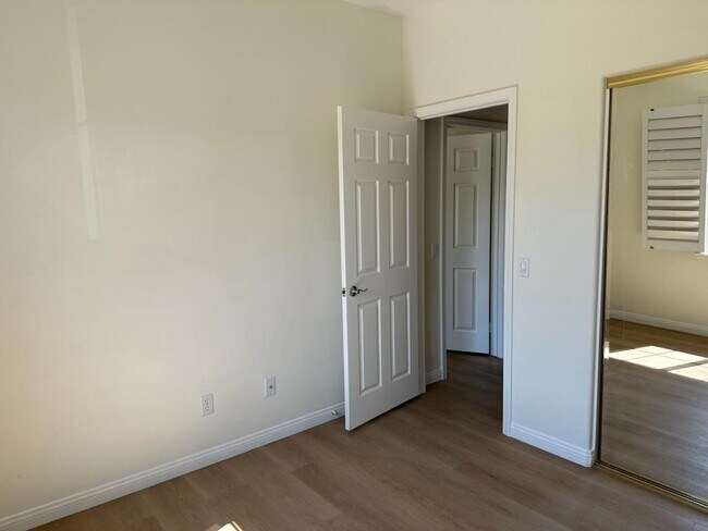 Building Photo - 3639 El Encanto Dr