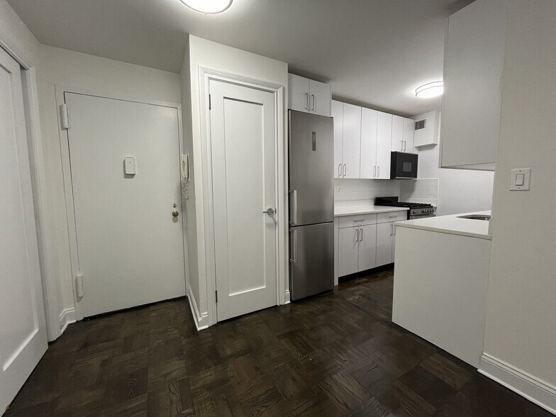 Building Photo - 96 Fifth Avenue