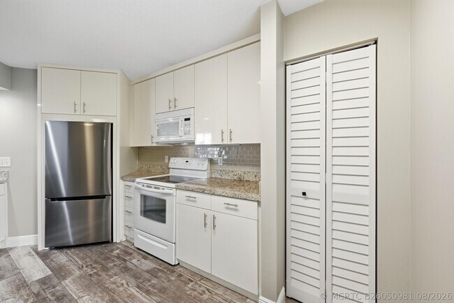 Building Photo - 10401 W Broward Blvd