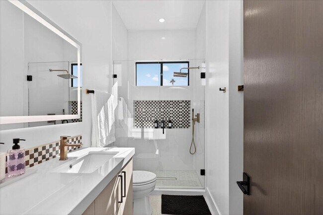 Building Photo - 51116 Avenida Mendoza