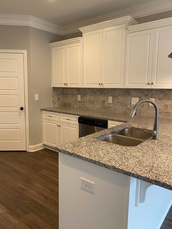 Building Photo - Spacious 5-Bedroom Home with Open Foyer - Move-In Ready! **Close to Fort Gordon, Hospitals, and I...