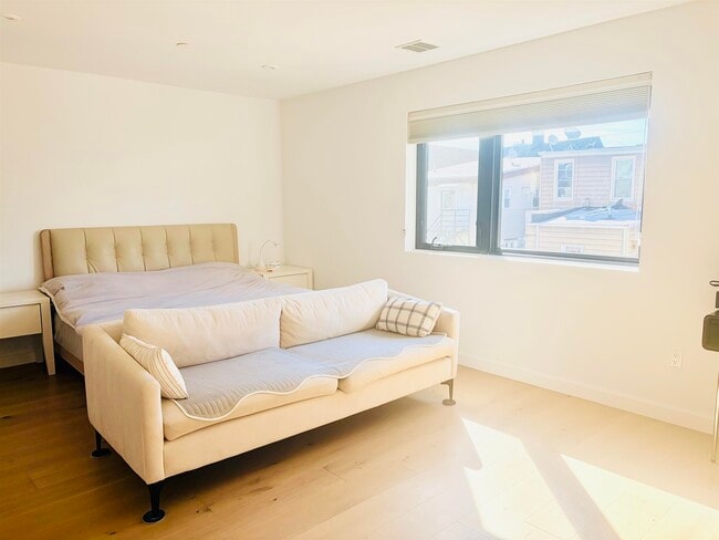 Building Photo - 211 70th St