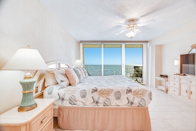 Building Photo - Direct Oceanfront Furnished Condo with Bre...