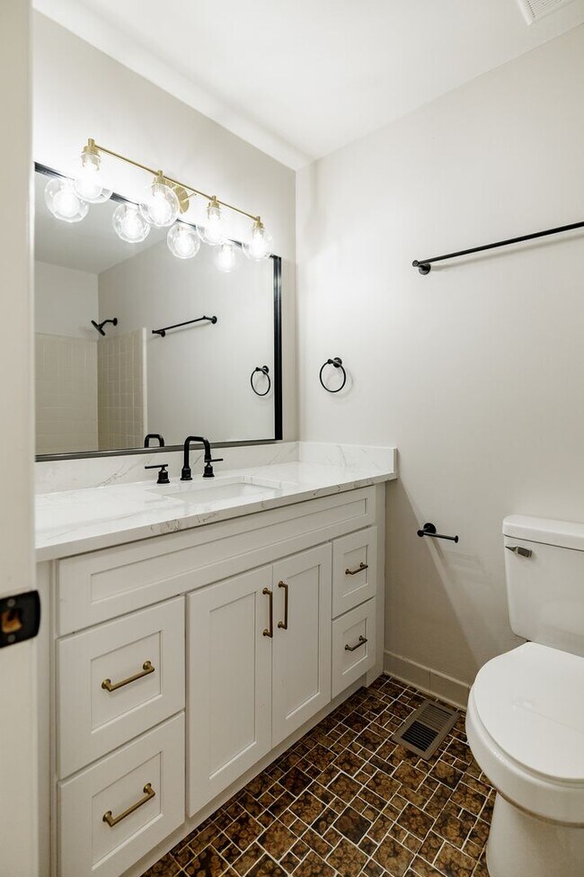 Building Photo - Updated Home in Ansley Park!