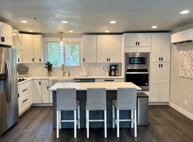 Building Photo - Modern Woodland Retreat in the Heart of Gig Harbor