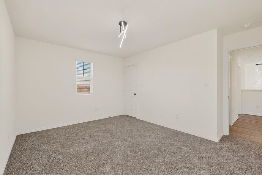 Building Photo - 361 Wren Ln