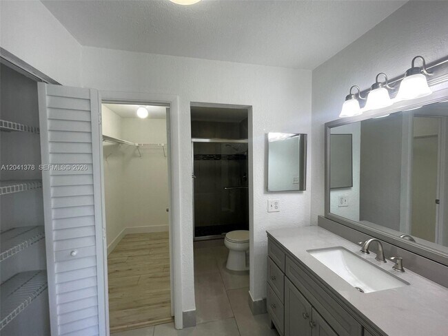 Building Photo - 2580 Coral Springs Dr