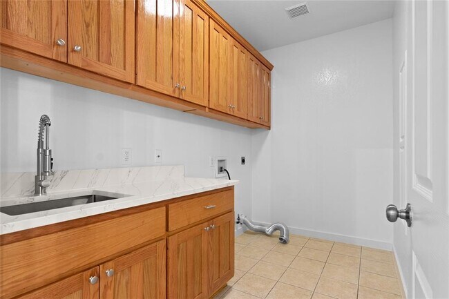Building Photo - 105 Musket Dr