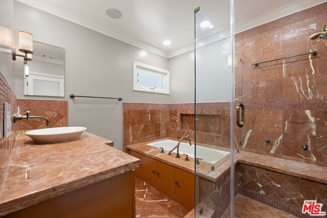 Building Photo - 2011 Stearns Dr