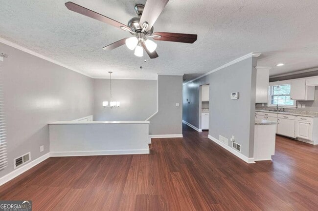 Building Photo - 115 Elizabeth Way