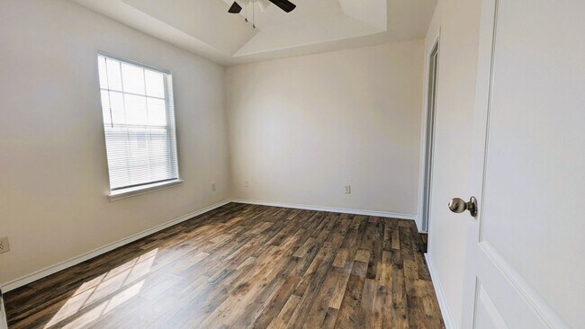 Building Photo - 813 W Arroyo Park Ln