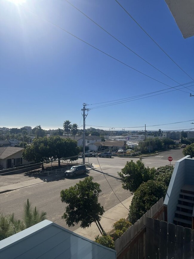 Building Photo - Charming 2 Bed 1.5 Bath Townhome Available...