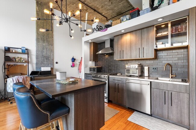 Building Photo - 156 Porter St