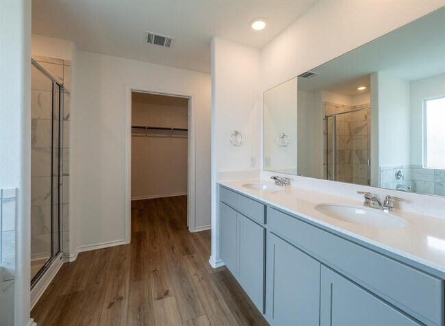 Building Photo - 702 Silver Springs Bend