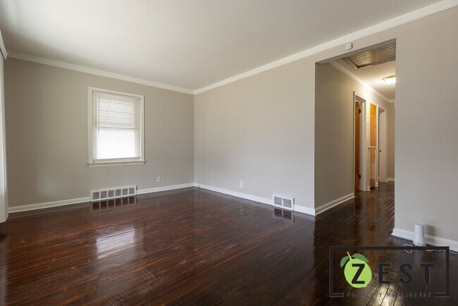 Building Photo - BEAUTIFUL 3 BEDROOM 1 BATH LOCATED IN HAPER WOODS MI 48225