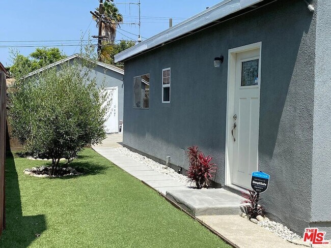 Building Photo - 837 Sunset Ave