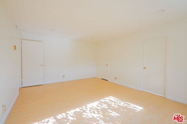 Building Photo - 1544 Stanford St