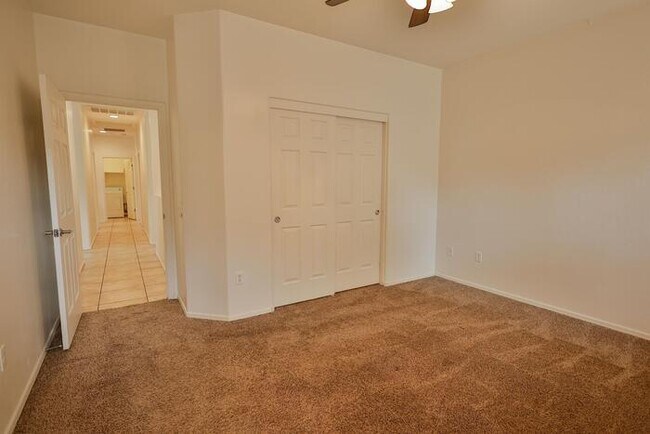 Building Photo - 831 W Calle Valenciana