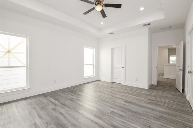 Building Photo - 4436 Aledo St