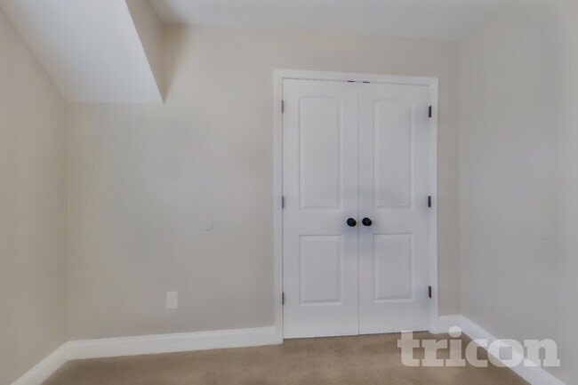 Building Photo - 268 Cranbrooke Dr