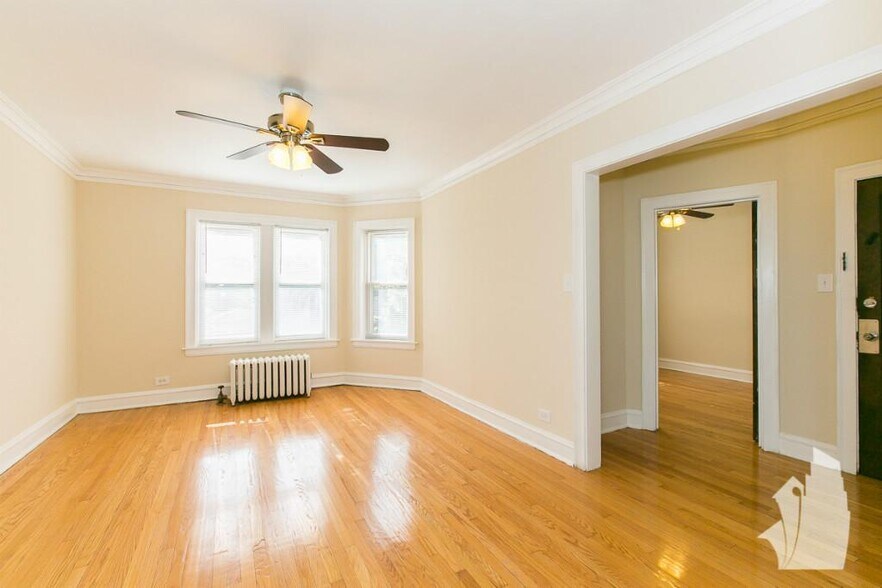 Building Photo - 4863 N Paulina St