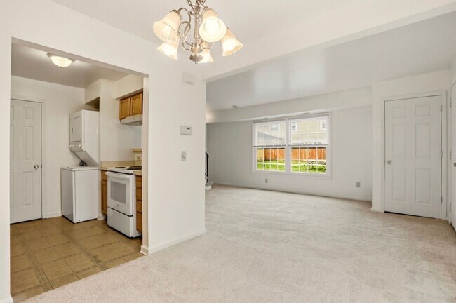 Building Photo - Updated 2 Bedroom Condo for Rent in Saginaw Township