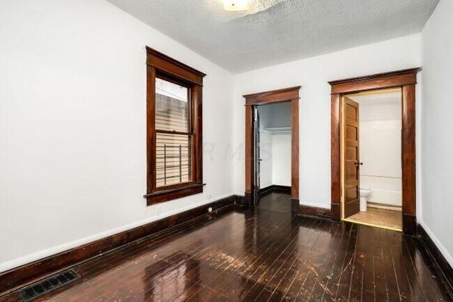 Building Photo - 888-890 Studer Ave