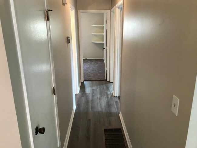 Building Photo - Move In Ready 3 Bedroom Brick Home