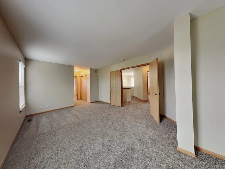 Building Photo - 10880 Grand Canyon Ave