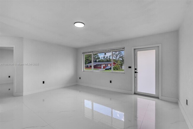 Building Photo - 741 NW 175th Dr