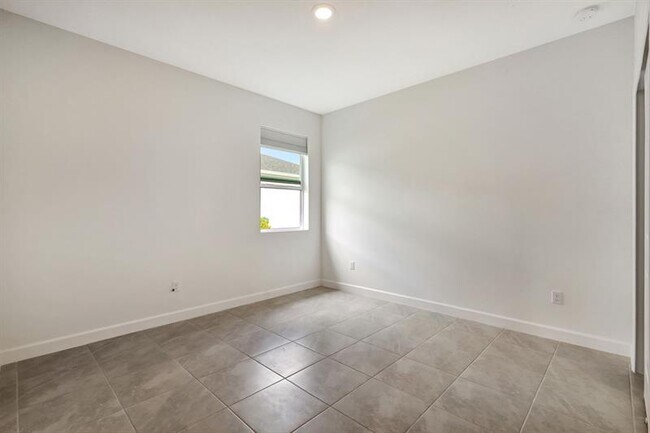 Building Photo - 14183 SW Harker St