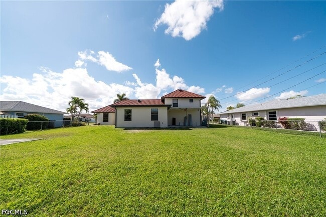 Building Photo - 305 SE 19th Terrace