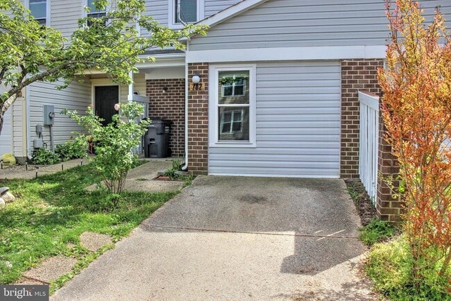 Building Photo - 46357 Columbus Dr