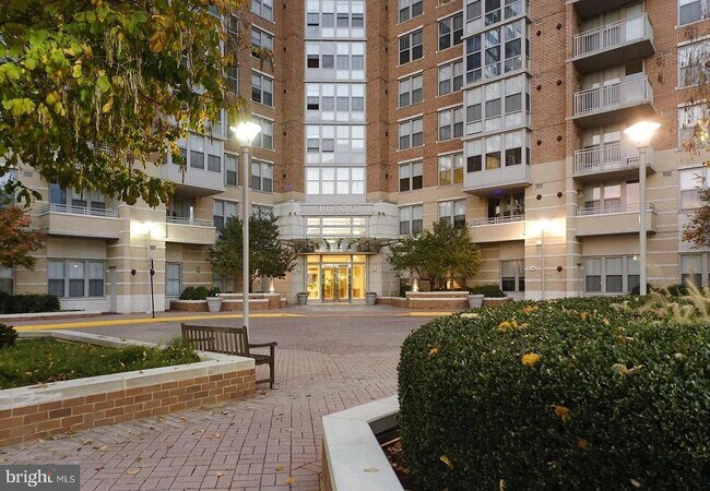 Building Photo - 11800 Sunset Hills Rd