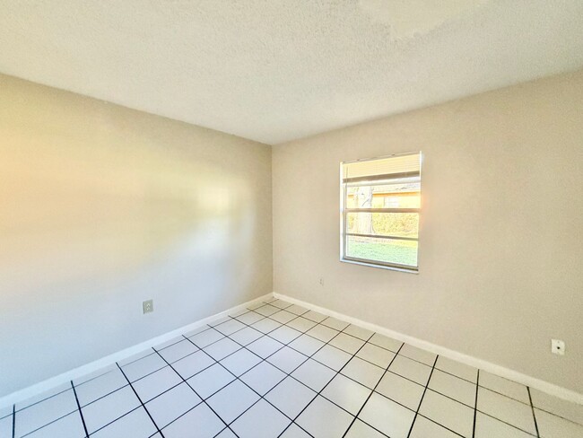 Building Photo - ** BONITA SPRINGS ** 2 BED / 1 BATH ** PET...