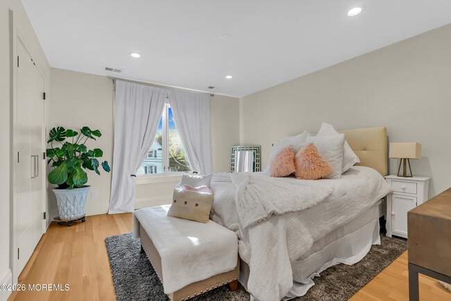 Building Photo - 243 Overbrook Ave