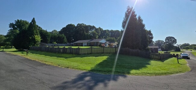 Building Photo - Classic Brick Ranch in Pfafftown