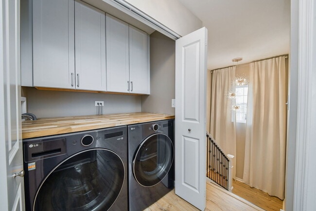 Building Photo - 2480 Bella Dr