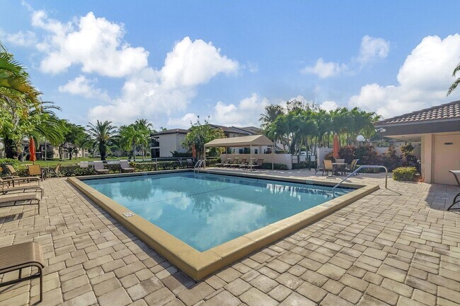 Building Photo - 9264 Vista Del Lago