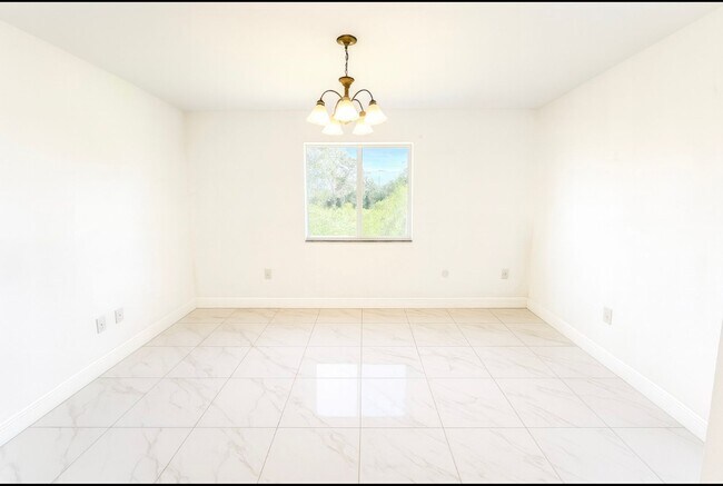 Building Photo - MUST SEE -2/2/1+OPEN DEN-DUPLEX IN GREENBR...