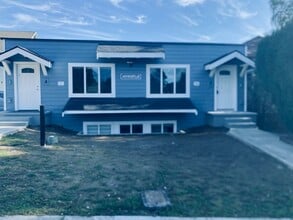 Building Photo - Large Corner Studio | Full Kitchen | In-Unit W/D | Pet Friendly