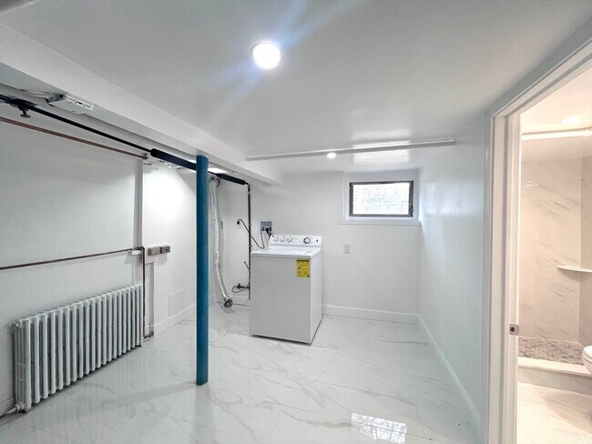 Building Photo - 11 Earle St