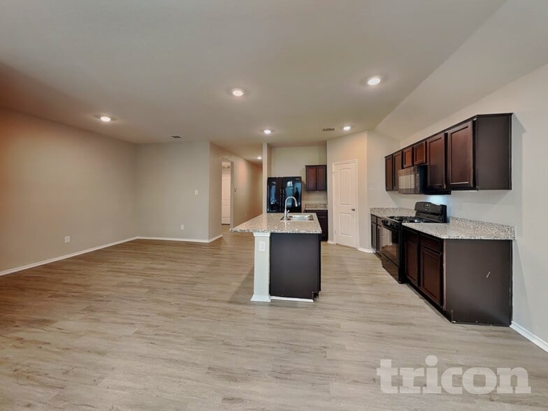 Building Photo - 125 Moonrise Dr