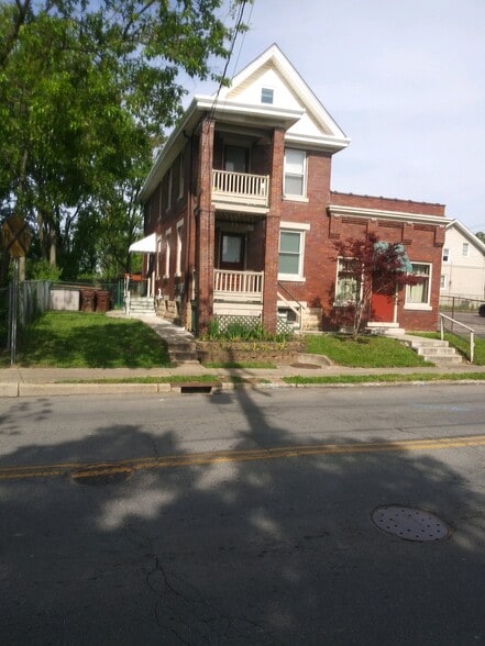 Primary Photo - 4819 Forest Ave
