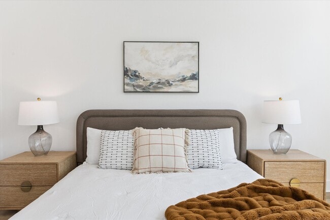 Building Photo - 6343 W Montgomery Rd