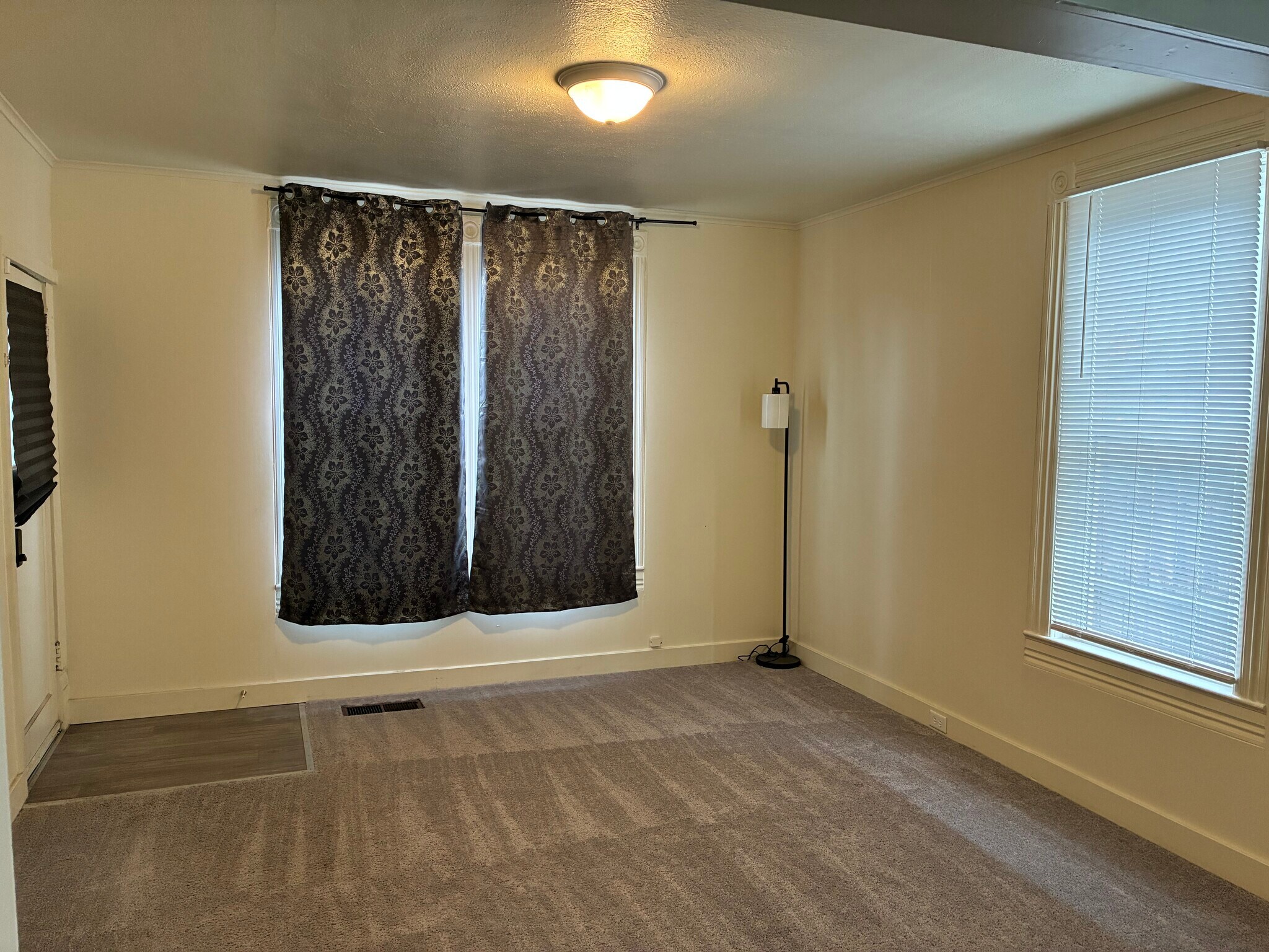 Building Photo - 220 S Taylor St